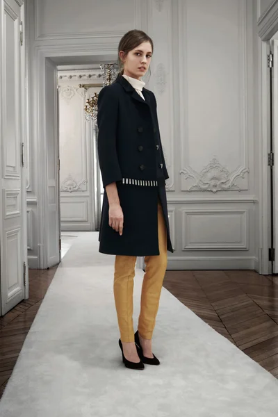 Look 16